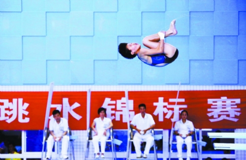 全国青年跳水锦标赛昨在中山揭幕_报刊稿件_