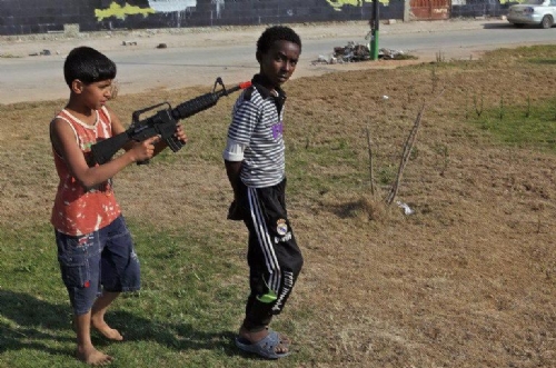 担忧!利比亚儿童爱上暴力游戏_国际新闻