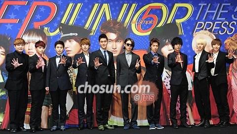 组图:Super Junior成员帅气出席新专辑记者会_
