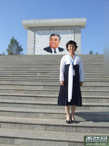 看看朝鲜女导游的别样风情图片