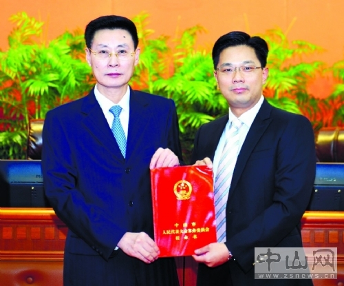 决定王远明为市人大常委会代理主任任命郑泽晖为副市长、市公安局局长