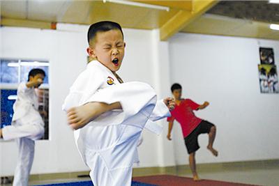 广州刮起了一股学习跆拳道的风潮_广东新闻