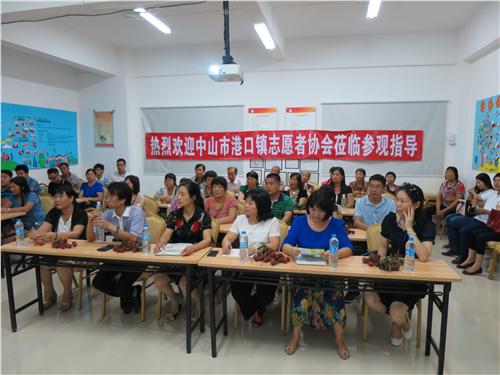 镇组织志愿者骨干到深圳市多家社会服务机构参