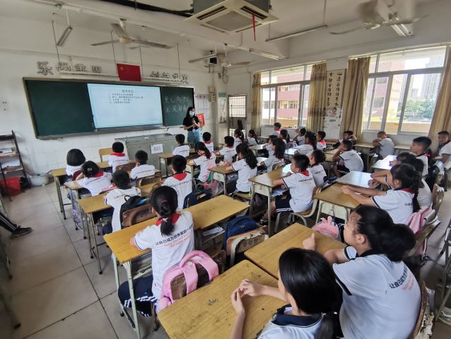 中山市救助管理站到学校开展未保法和安全教育宣传活动.jpg